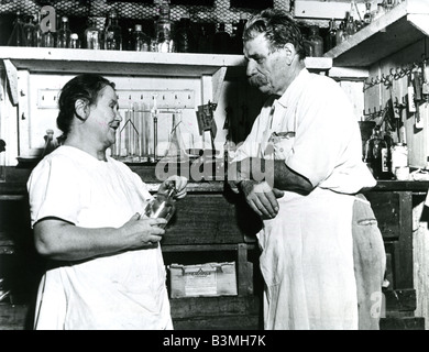 Un médecin missionnaire alsacien Albert Schweitzer, théologien et philosophe musicien 1875 à 1965 dans l'hôpital à Lambaréné Banque D'Images