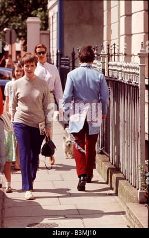 Le long de la Swinging London Kings Road, Chelsea, en 1965 Banque D'Images