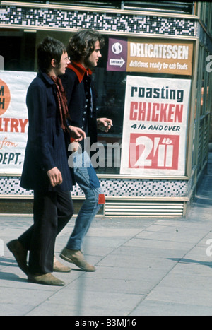 Le long de la Swinging London Kings Road, Chelsea, en 1965 Banque D'Images