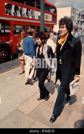 Le long de la Swinging London Kings Road, Chelsea, en 1965 Banque D'Images