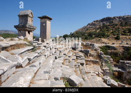 Pilier Lycienne tombes près de Xanthos, une ancienne ville lycienne dans le sud-ouest de la Turquie moderne. Banque D'Images