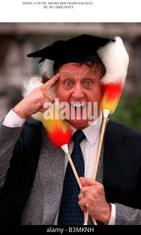 Ken Dodd comédien conseil mortier hat Août 1997 mirrorpix Banque D'Images