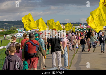 Les visiteurs de l'Hippodrome de Cheltenham GLOUCESTERSHIRE verdure 2008 UK Banque D'Images