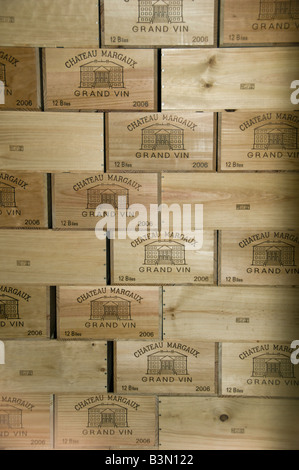 France Bordeaux Medoc Caisses De Vin Au Prestigieux Chateau Margaux Photo Stock Alamy