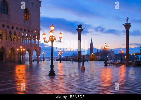 La Place Saint Marc Venise Italie au crépuscule Banque D'Images
