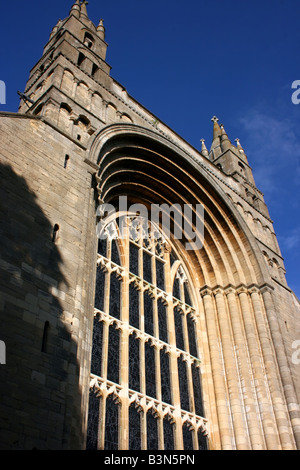 L'impressionnante Fenêtre de l'ouest de l'abbaye de Tewkesbury, Gloucestershire, Angleterre Banque D'Images