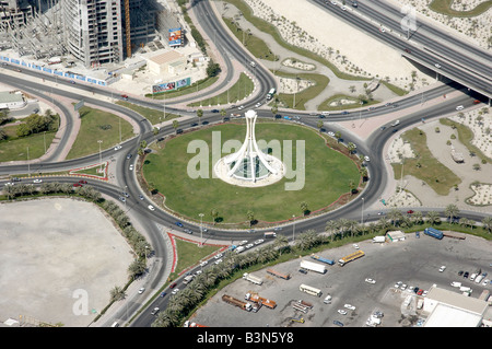 La perle de Bahreïn ou Pearl Monument au centre d'un rond-point à Manama. Photographie aérienne. Banque D'Images