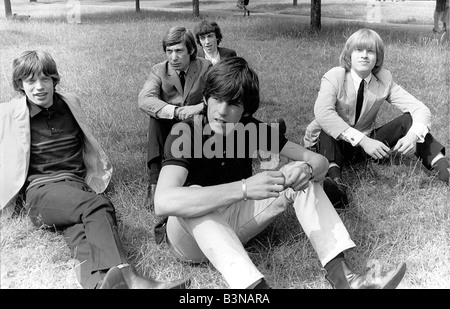 Groupe de rock britannique ROLLING STONES à Hyde Park, Londres en 1965. Voir la description ci-dessous pour des identités Banque D'Images