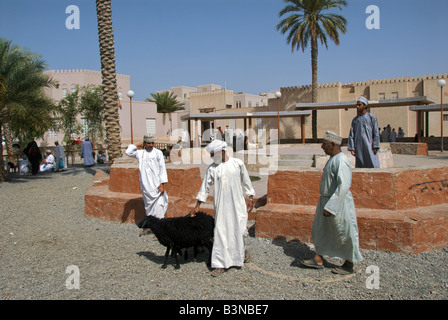 Le souk de bétail ou de marché Al Dakhiliyah Nizwa Région Sultanat d'Oman Banque D'Images