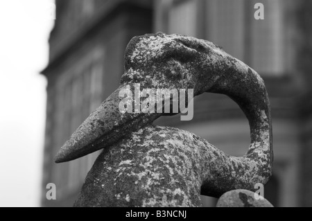 Statue de pierre d'oiseau Banque D'Images