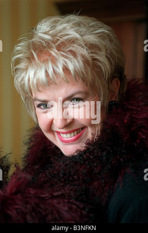 Gloria Hunniford présentatrice TV Novembre 1998 mirrorpix Banque D'Images