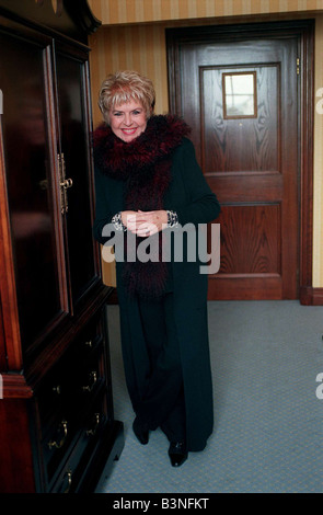 Gloria Hunniford présentatrice TV Novembre 1998 à la maison mirrorpix Banque D'Images