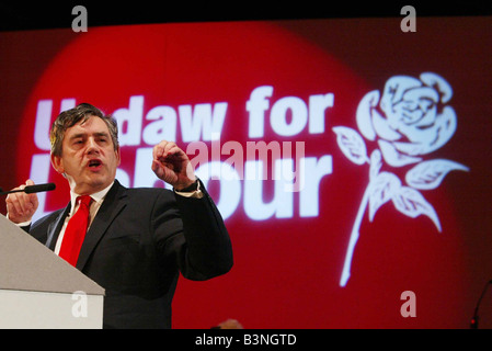 Chancelier Gordon Brown a pris la réunion du syndicat USDAW dans les jardins d'hiver Blackpool durant sa tournée whistle stop Brown et son épouse Sarah visité le nord ouest durant la campagne électorale générale Avril 2005 Banque D'Images