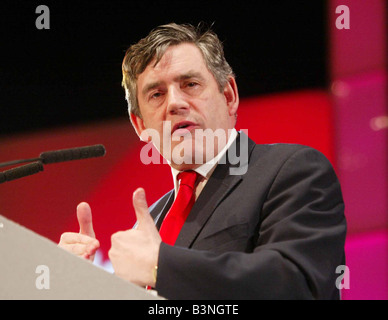 Chancelier Gordon Brown a pris la réunion du syndicat USDAW dans les jardins d'hiver Blackpool durant sa tournée whistle stop Brown et son épouse Sarah visité le nord ouest durant la campagne électorale générale Avril 2005 Banque D'Images