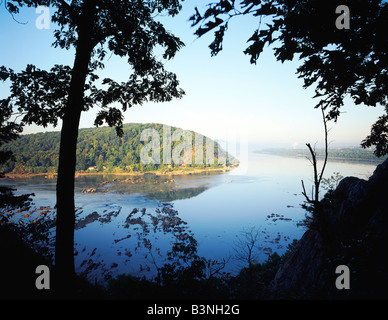 Rock Chickies surplombent, sunrise vue de l'ouest, la rivière Susquehanna, centre de la Pennsylvanie, USA Banque D'Images