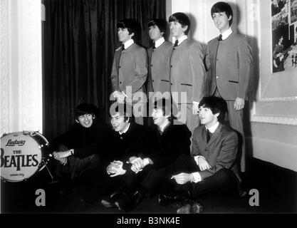 Les Beatles chez Madame Tussauds John Lennon, Paul McCartney, George Harrison et Ringo Starr devant leur waxworks Avril 1964 Banque D'Images
