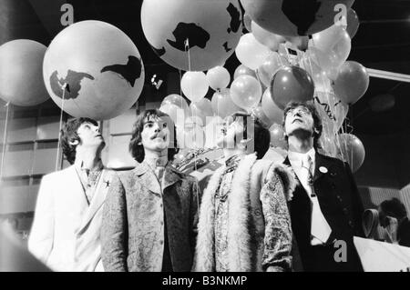 Fichiers 1967 Beatles John Lennon Paul McCartney George Harrison et Ringo Starr pendant le Sgt Peppers Lonely Hearts Club era 1967 Banque D'Images