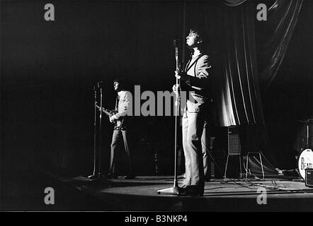 John Lennon Paul McCartney des Beatles en concert à Cheltenham Odeon Novembre 1963 Banque D'Images