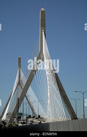 Shot de la Leonard P. Zakim Bunker Hill Memorial Bridge, Boston, Massachusetts, USA Banque D'Images