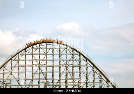 Montagnes russes en bois à Heide Park Soltau Allemagne fait Holz Achterbahn der Welt Heide Park Soltau Banque D'Images