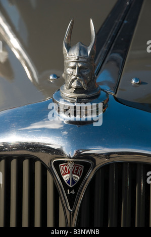 Rover 14 vintage avec le bouchon du radiateur de voiture Rover de proue Banque D'Images