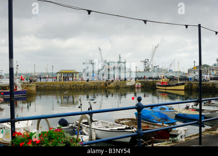 Avec l'arsenal de Falmouth, Cornwall marine Banque D'Images