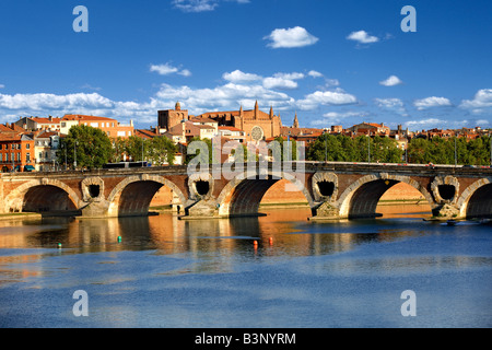 Le Pont Neuf et la Garonne à Toulouse Banque D'Images