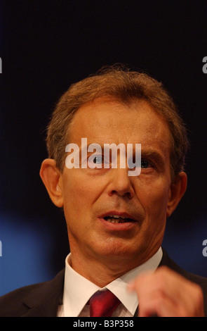 Tony Blair donnant discours lors de la conférence du parti travailliste à Bournemouth en septembre 2003 Banque D'Images