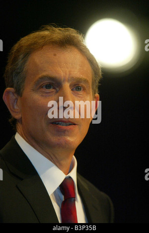 Tony Blair donnant discours lors de la conférence du parti travailliste à Bournemouth en septembre 2003 Banque D'Images