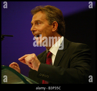 Tony Blair donnant discours lors de la conférence du parti travailliste à Bournemouth en septembre 2003 Banque D'Images