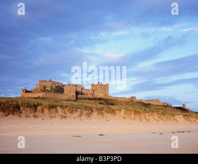 Daybreak sur Sables Bamburgh Northumberland Royaume-uni Bamburgh Castle Banque D'Images