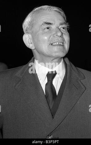 En ce jour 15 Mai 1941 le premier test d'un avion britannique à l'aide de jet propulsion a été faite conçu par Frank Whittle en photo est le Commodore de l'Air Sir Frank Whittle inventeur novembre 1959 qui a inventé le moteur à réaction à sa puissance Jet Company pendant la WW2 Banque D'Images