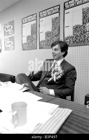 Tony Blair Mai 1982 du Parti du travail au cours de la sollicitation par l'élection de Beaconsfield Banque D'Images