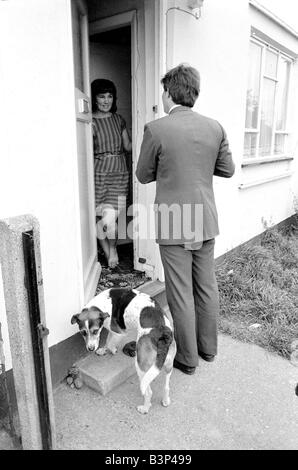 Tony Blair Mai 1982 du Parti du travail au cours de la sollicitation par l'élection de Beaconsfield Banque D'Images