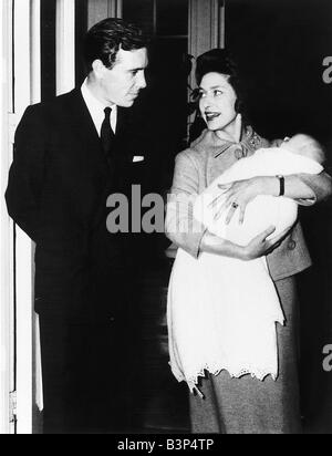 La princesse Margaret avec Lord Snowdon et le vicomte Linley, peu de temps après sa naissance Novembre 1961 Banque D'Images