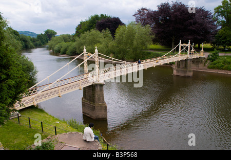 Passerelle sur rivière Wye off Château vert dans la ville de Hereford Herefordshire Banque D'Images