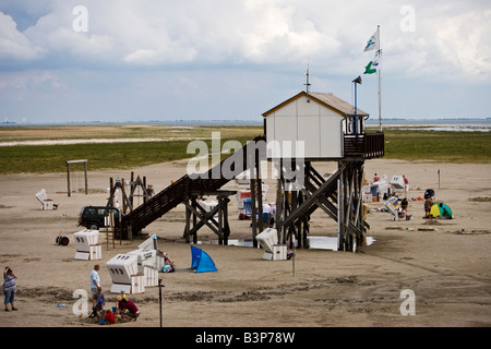 Bâtiment sur pilotis sur la plage à la station balnéaire de St Peter Ording Mer du Nord Frise du Nord Schleswig Holstein Allemagne Banque D'Images