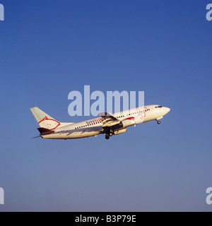 BMI baby avions ( Reg G-TOYG, Boeing 737-300 ) sur le décollage de l'aéroport de Palma de Majorque, Iles Baléares, Espagne. Banque D'Images