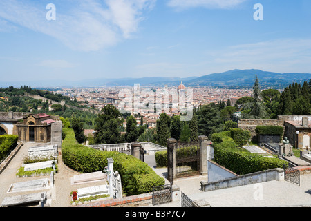 Sur la ville de l'église de San Miniato al Monte, Florence, Toscane, Italie Banque D'Images