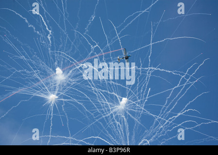 Stunt Pilot et la pyrotechnie Banque D'Images