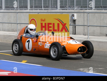 Duncan Rabagliati de Wimbledon en no7 a 1959 orange, Alexis HF1 Banque D'Images