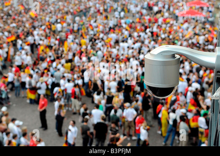 Les Championnats d'Europe de Football UEFA 2008, la consultation du public, place Schlossplatz, caméra de surveillance au Neues Schloss, N Banque D'Images