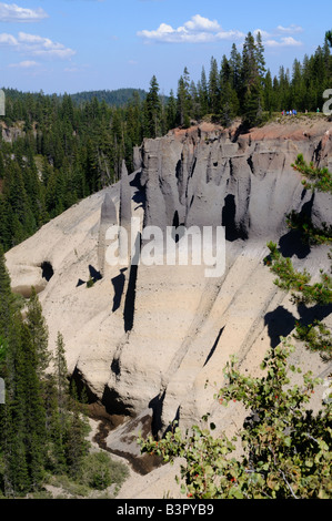 Les Pinnacles. Le Crater Lake National Park, Oregon, USA. Banque D'Images