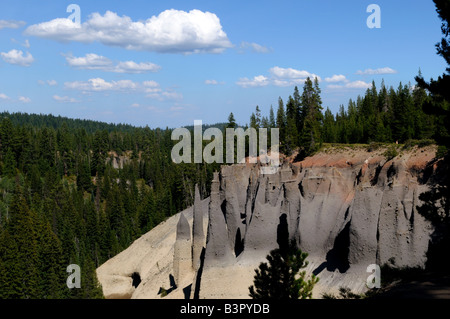 Les Pinnacles. Le Crater Lake National Park, Oregon, USA. Banque D'Images