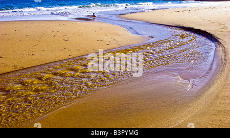 Ondulations de l'eau sur une plage de retourner à la mer à Praa Sands Grande-bretagne Cornwall UK 2008 Banque D'Images