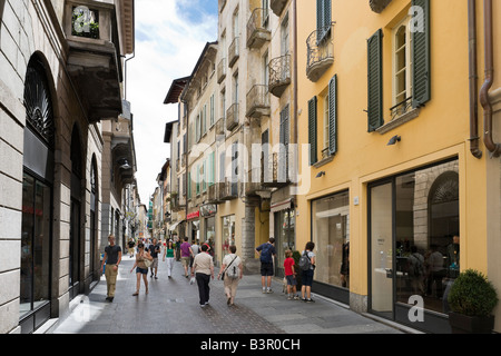 Rue typique dans le centre de la vieille ville, Côme, Lac de Côme, Lombardie, Italie Banque D'Images