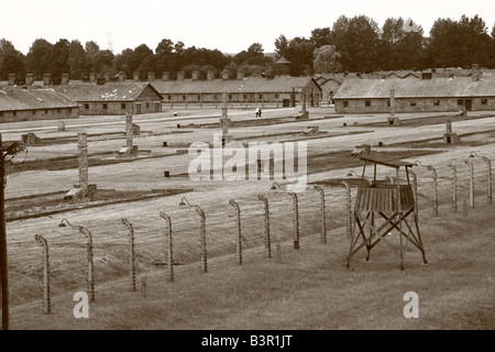 Avis de caserne. guet et l'escrime à l'camp de concentration Auschwitz-Birkenau Banque D'Images