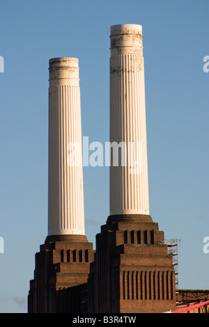 Close up des cheminées de Battersea Power Station, Londres, Angleterre Banque D'Images