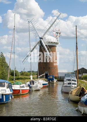 Le drainage historique entièrement restauré, d'une pompe éolienne à Horsey près de Great Yarmouth, Norfolk East Anglia Angleterre UK Banque D'Images