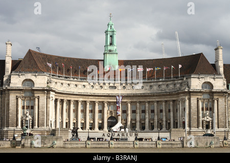 Londres Angleterre l'ancien comté Hall building sur la rive sud abrite aujourd'hui le London Aquarium et d'un hôtel Banque D'Images